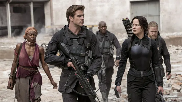 Official still 9 from The Hunger Games: Mockingjay – Part 1